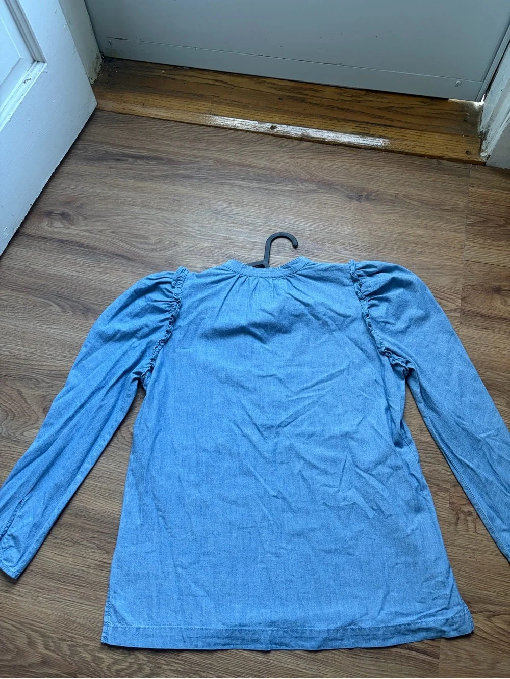 🫐 J.Crew Denim Ruffle Shoulder Puff Sleeve Popover Henley Blouse Light Wash XS